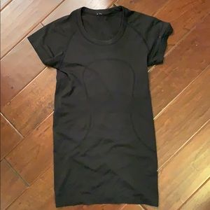 Black lululemon Top. Size 2 or 4.